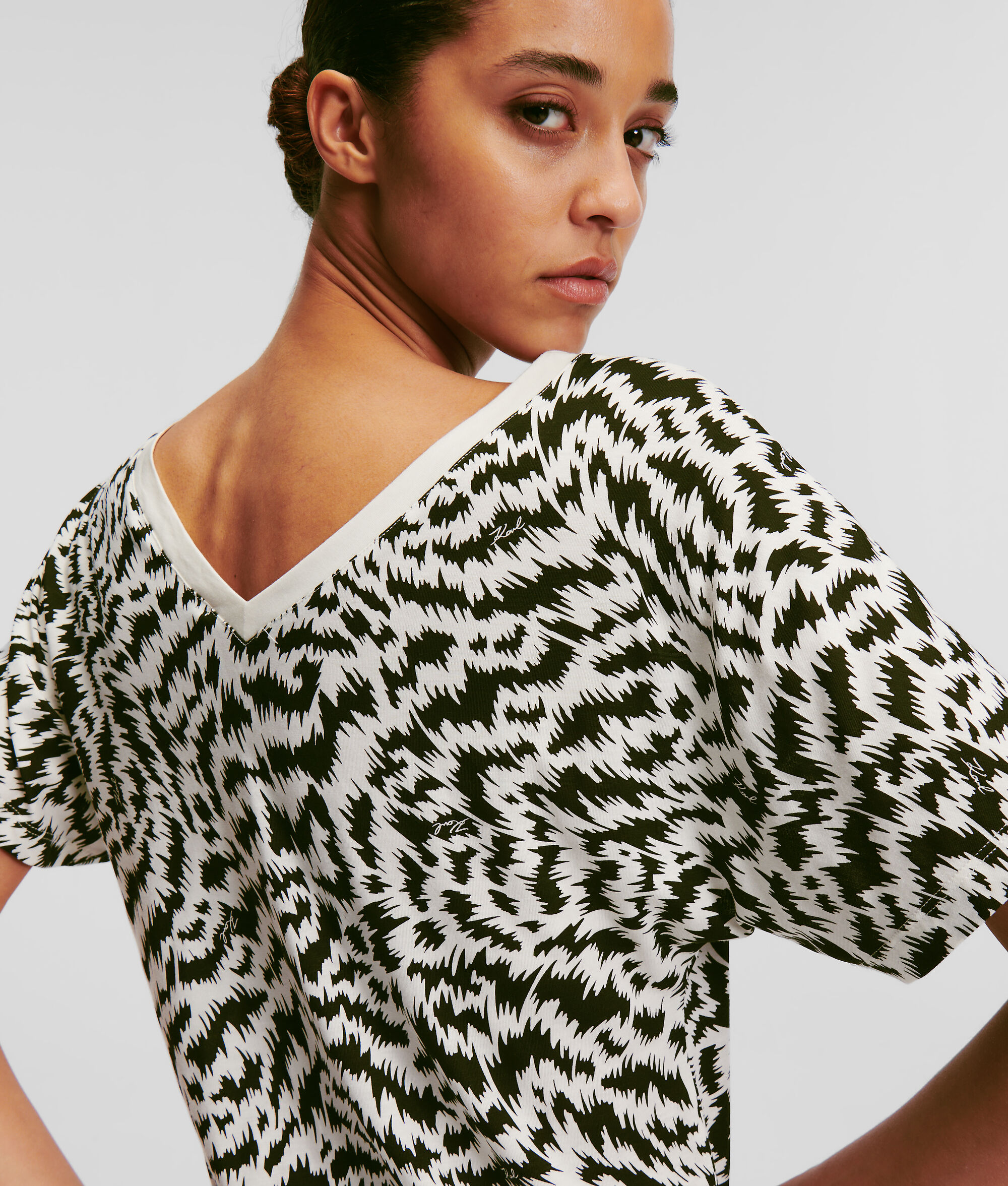 (image for) Unique Value Zebra-Print V-Neck Top